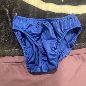 Andreas Cahling posing trunks